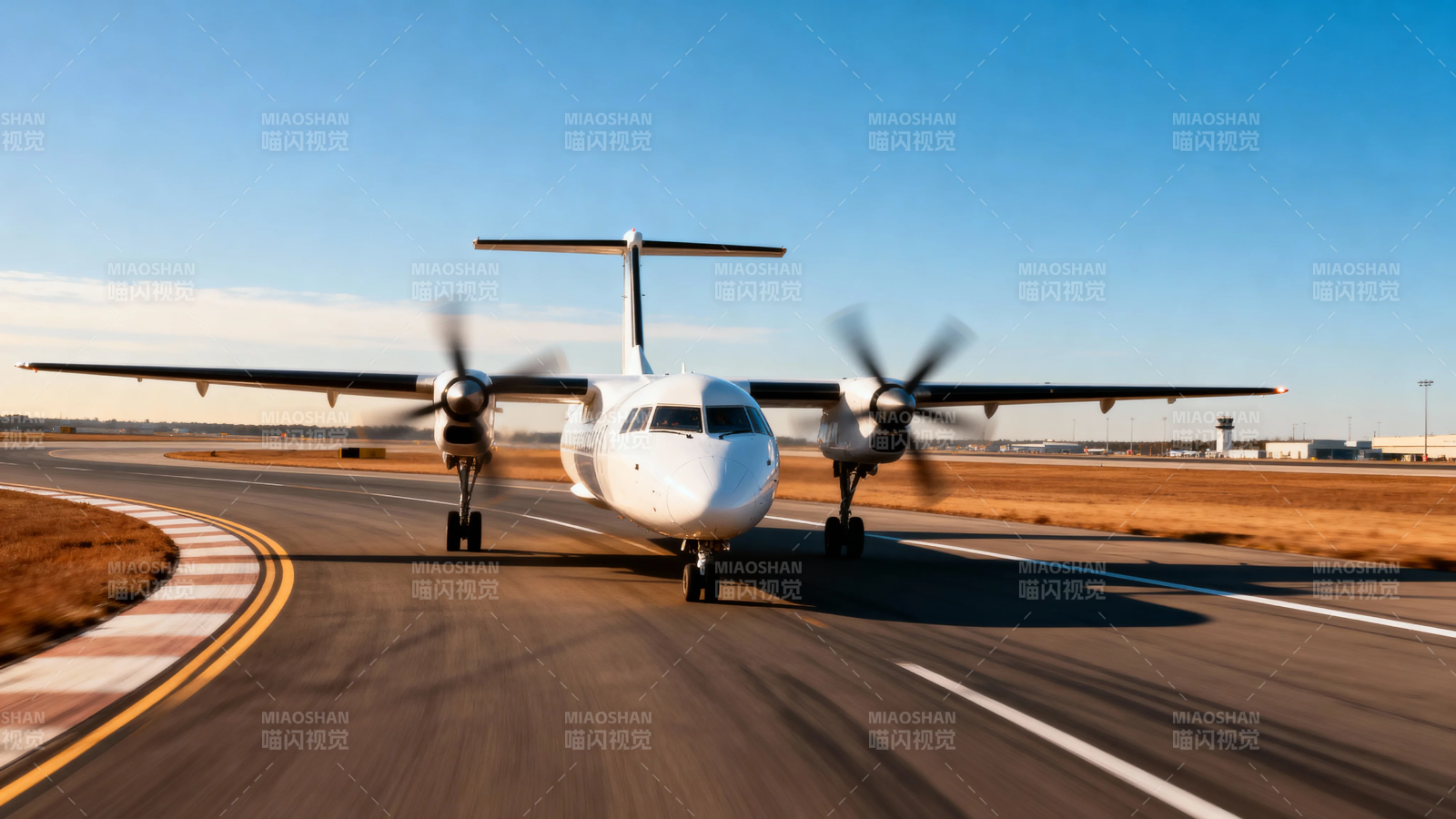 螺旋桨飞机滑行中图片