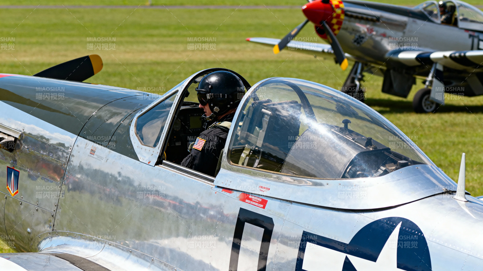 二战战机飞行员 cockpit 特写图片