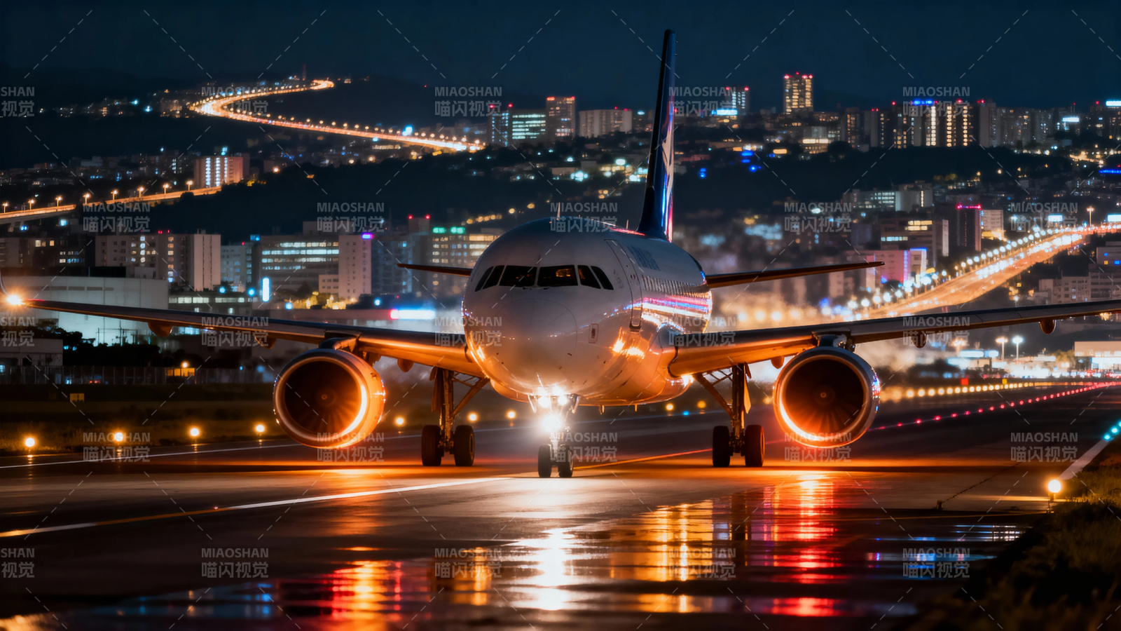 夜航飞机 城市灯火辉煌图片