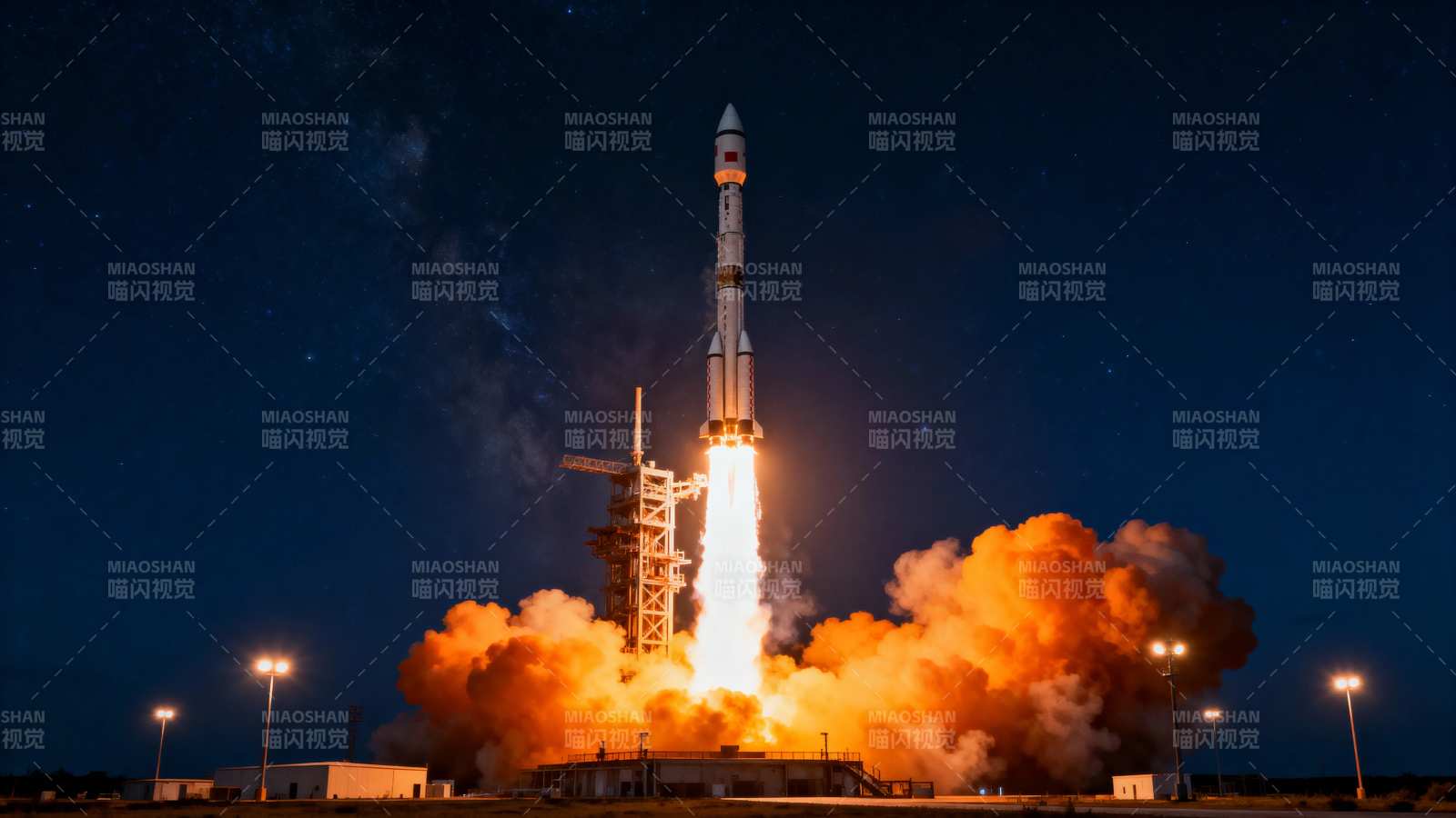 火箭夜升空 烈焰耀星河图片