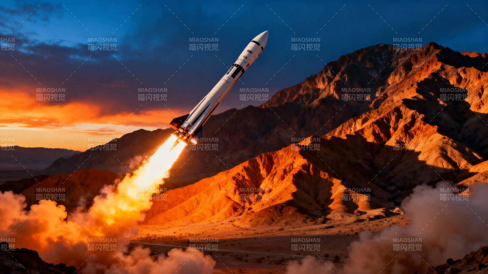 火箭升空 烈焰映山峦图片