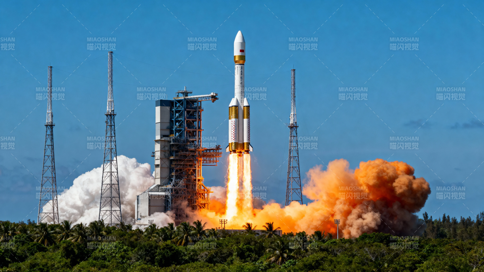 火箭发射 烈焰腾空图片