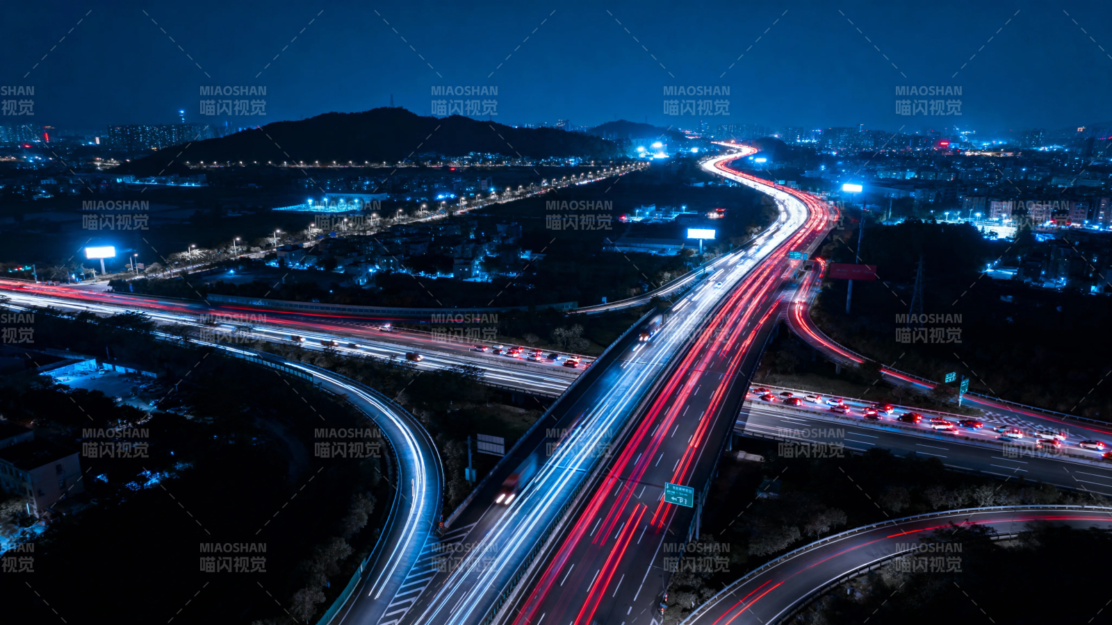 夜路流光 城市脉动图片