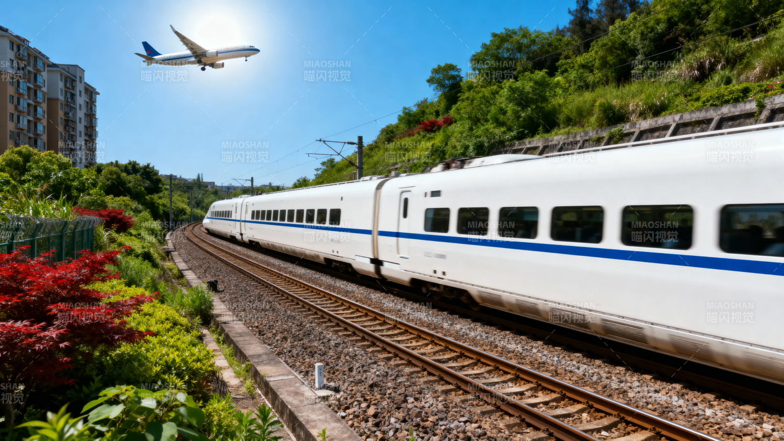高铁飞驰 飞机掠空 城市绿野间图片