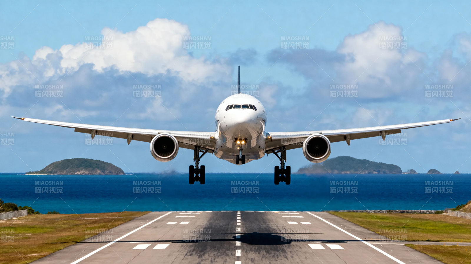 飞机降落海岛机场图片