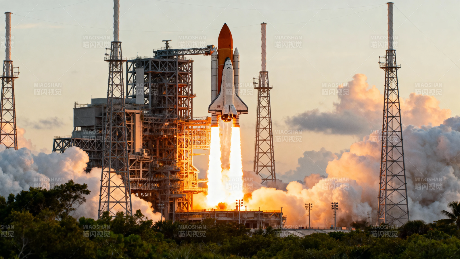 航天飞机发射升空瞬间图片