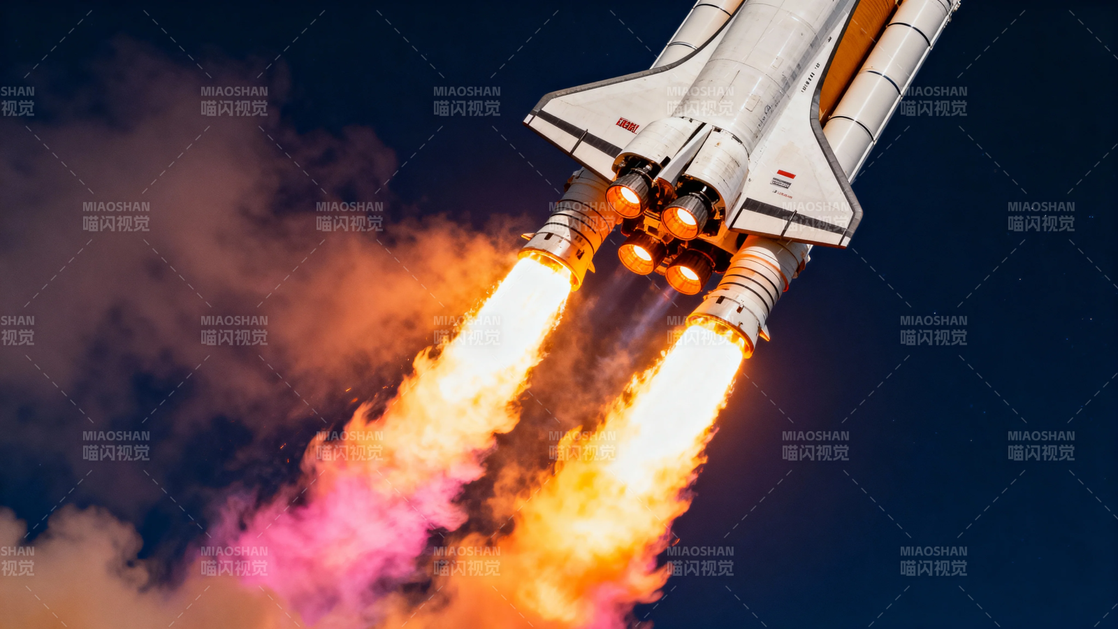 航天飞机点火升空瞬间图片
