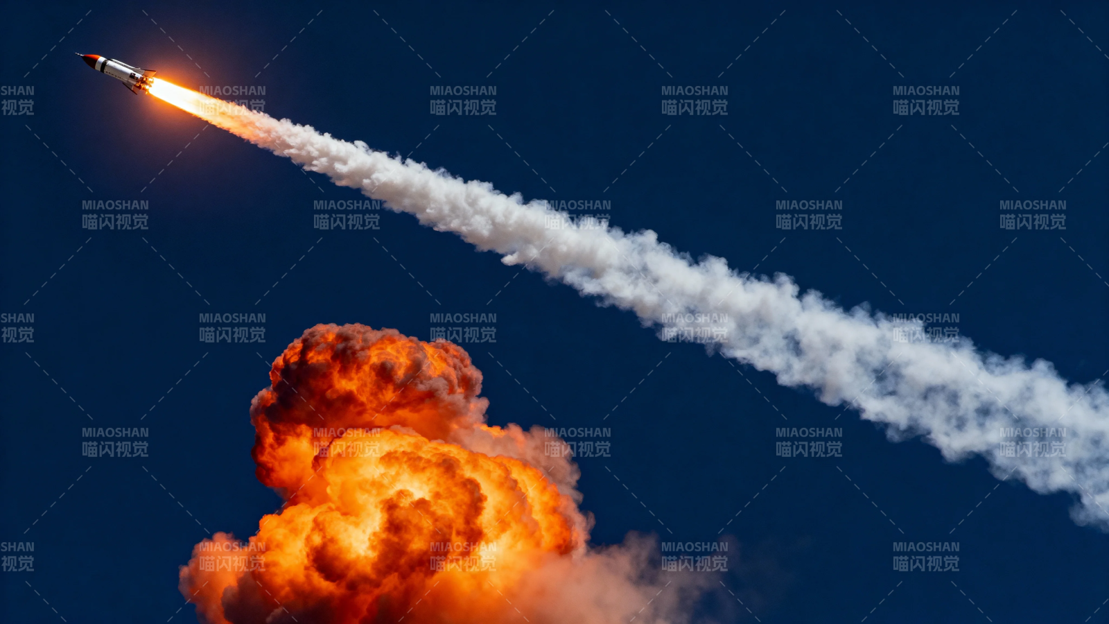 火箭升空 烈焰划破深蓝图片