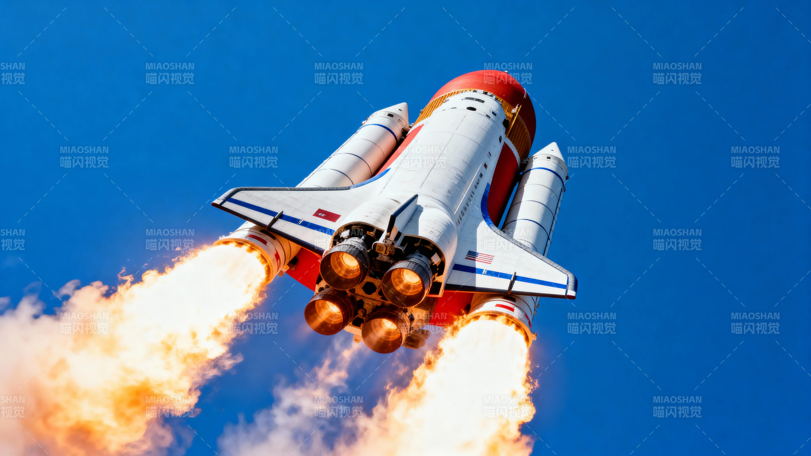 航天飞机升空 烈焰划破蓝天图片
