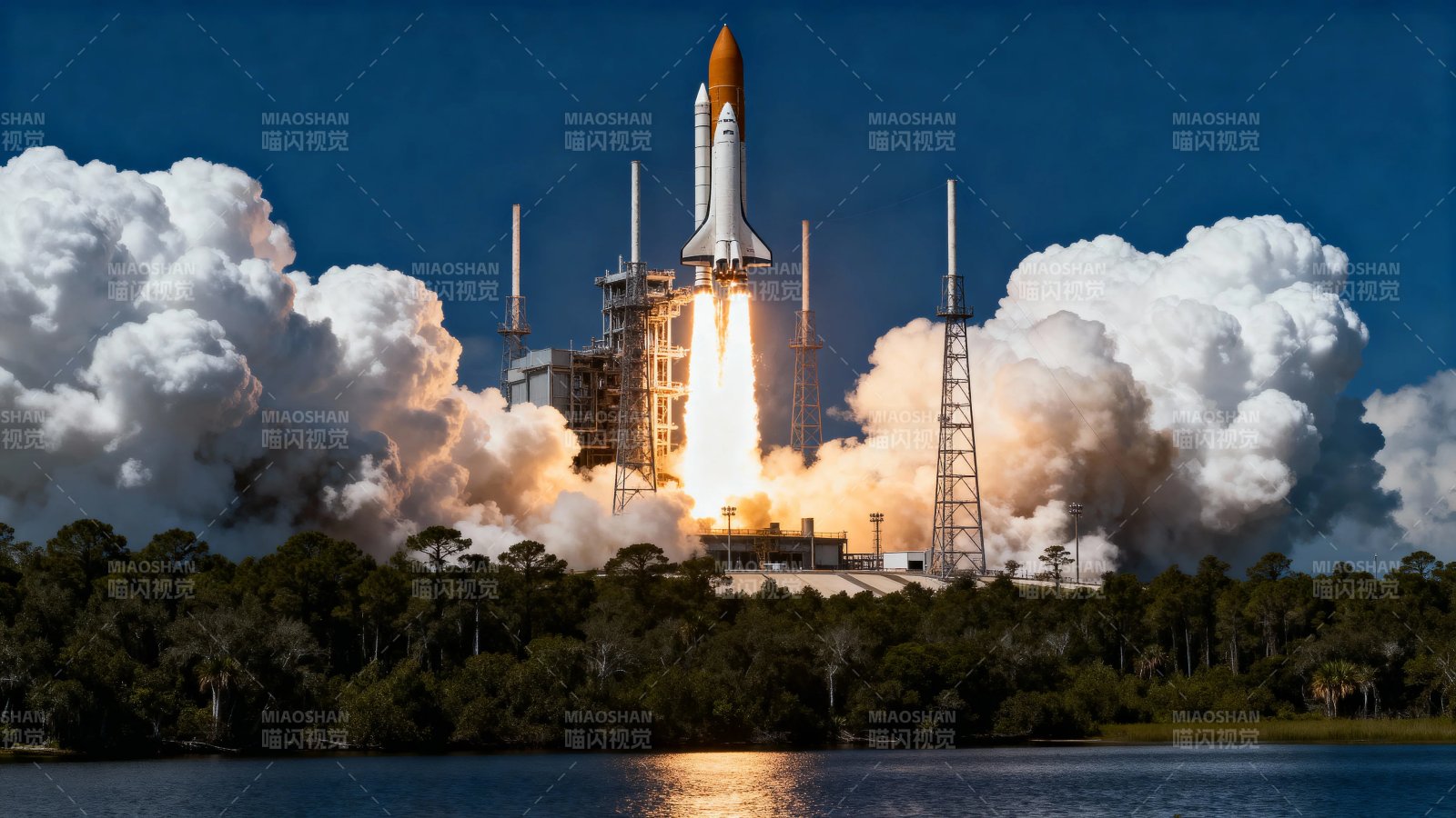 航天飞机发射升空瞬间图片