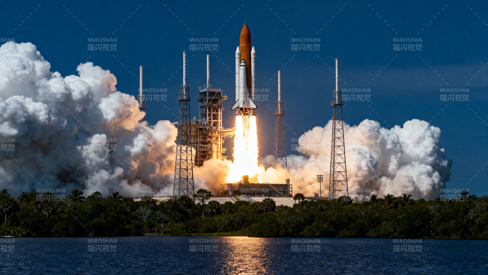 航天飞机发射升空瞬间图片