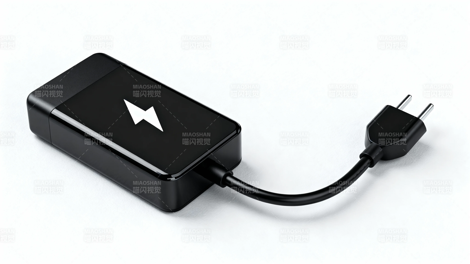 黑色闪电充电器插头图片