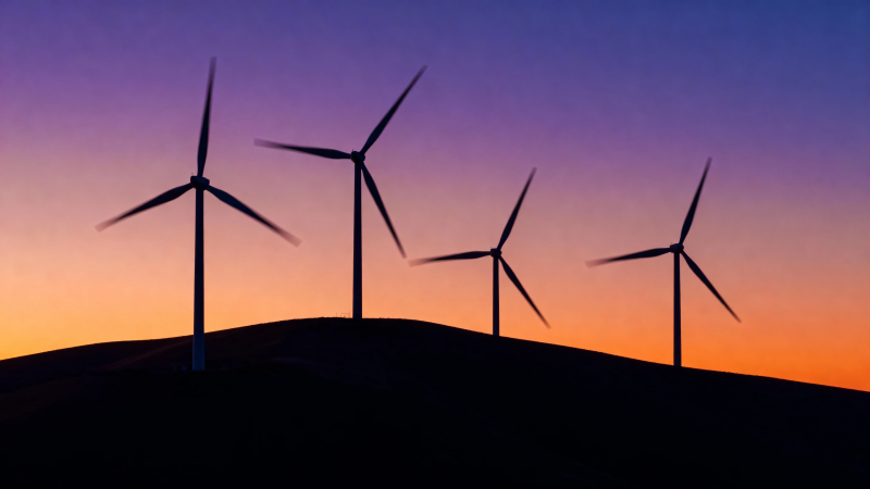 风车剪影映晚霞图片