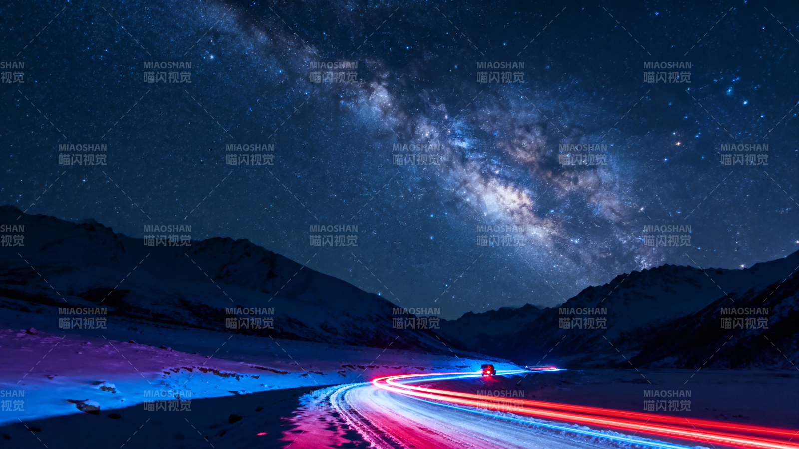 星河公路 夜驰雪山间图片