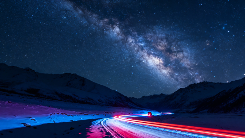 星河公路 夜驰雪山间图片