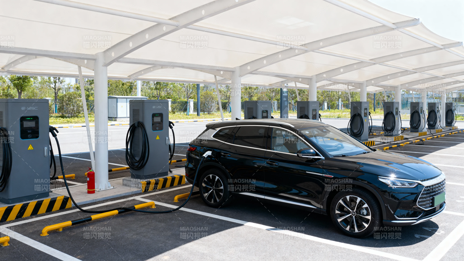 电动车充电站实拍图片