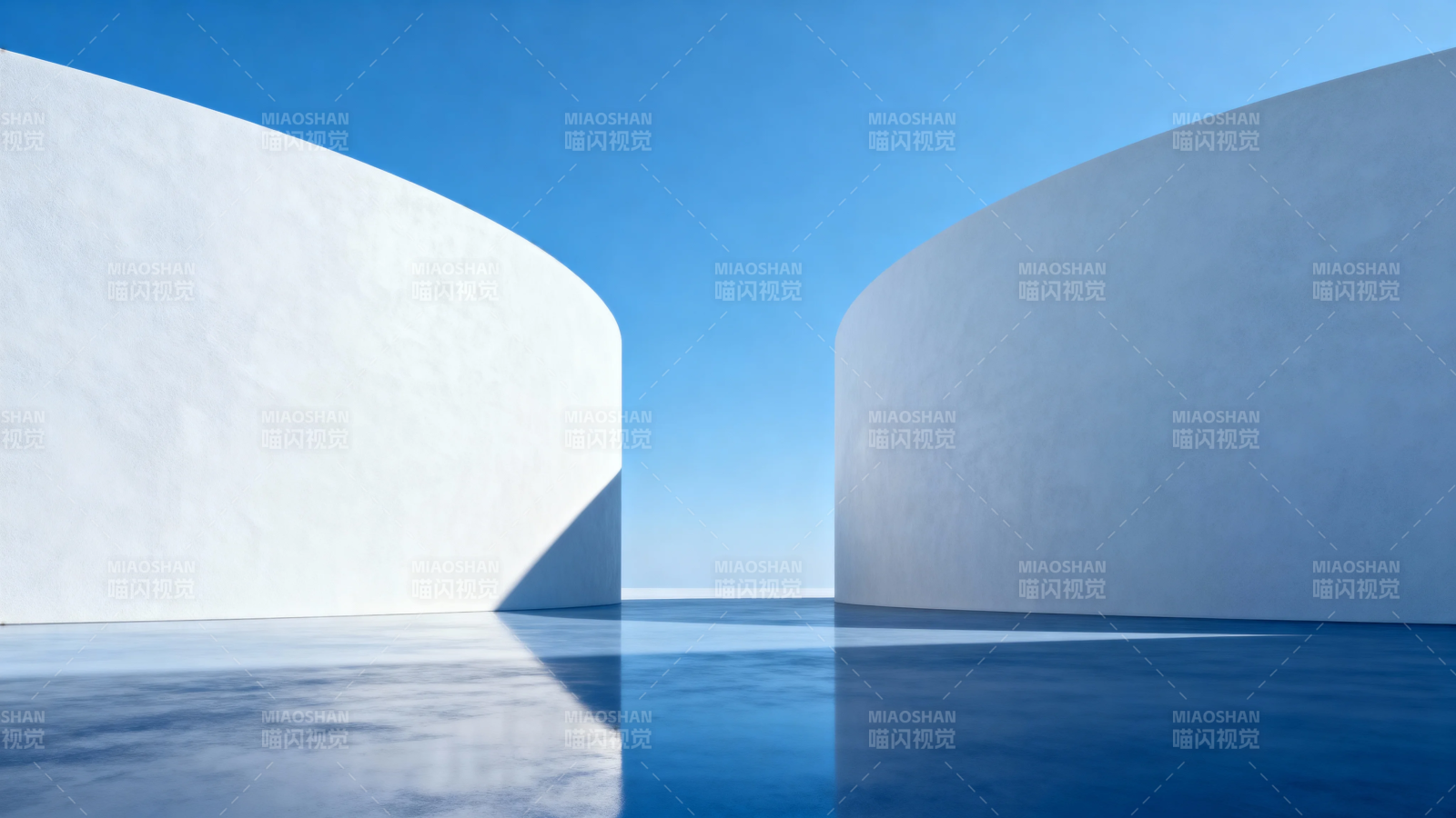 白墙蓝水 极简几何之美图片