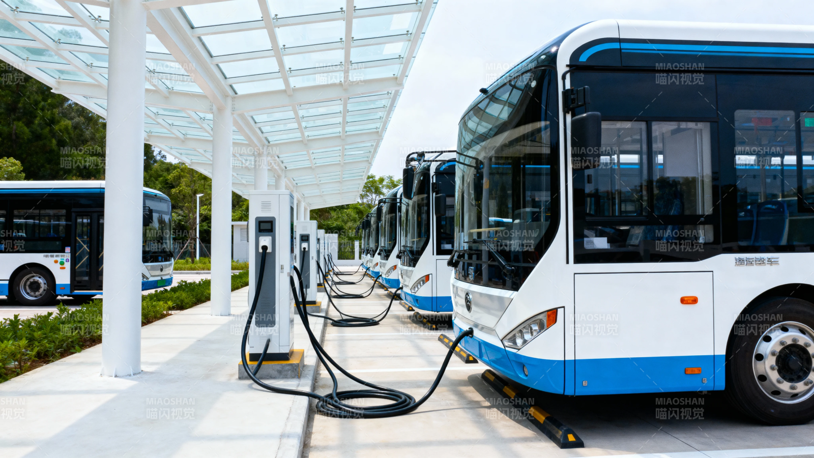 电动公交充电站全景图片
