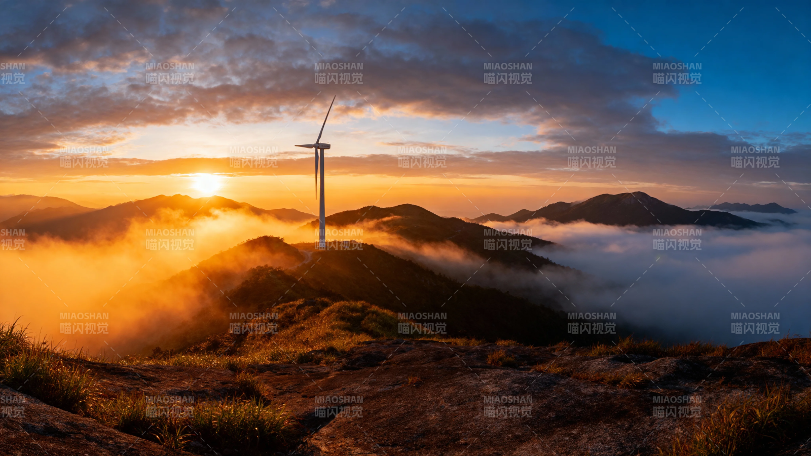 云海日出 风车立山巅图片