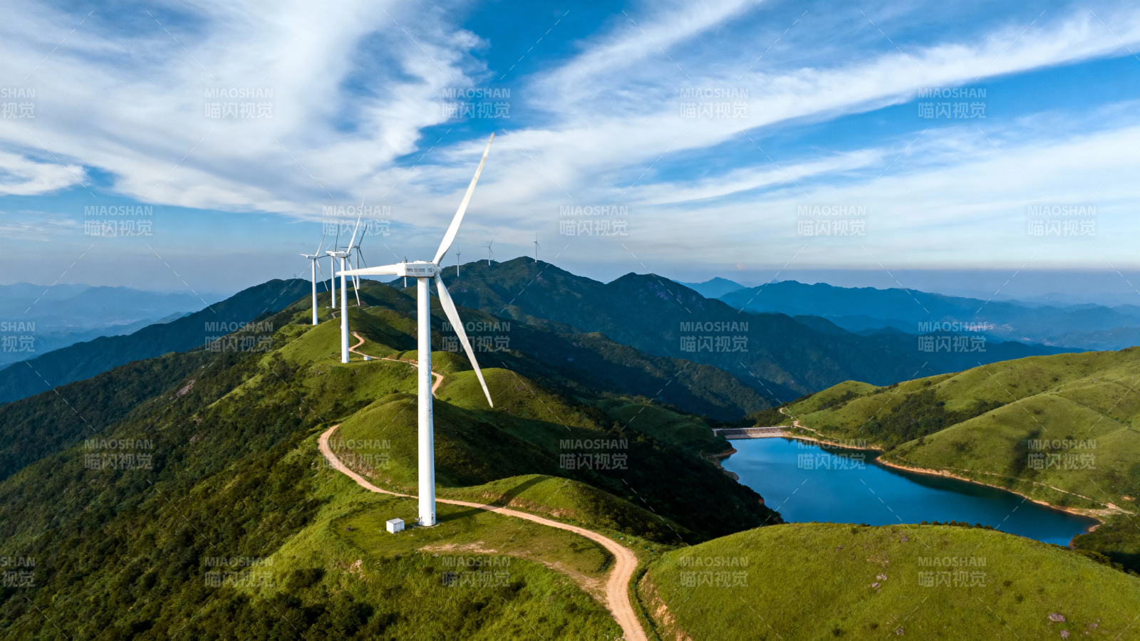 青山风电湖光美图片
