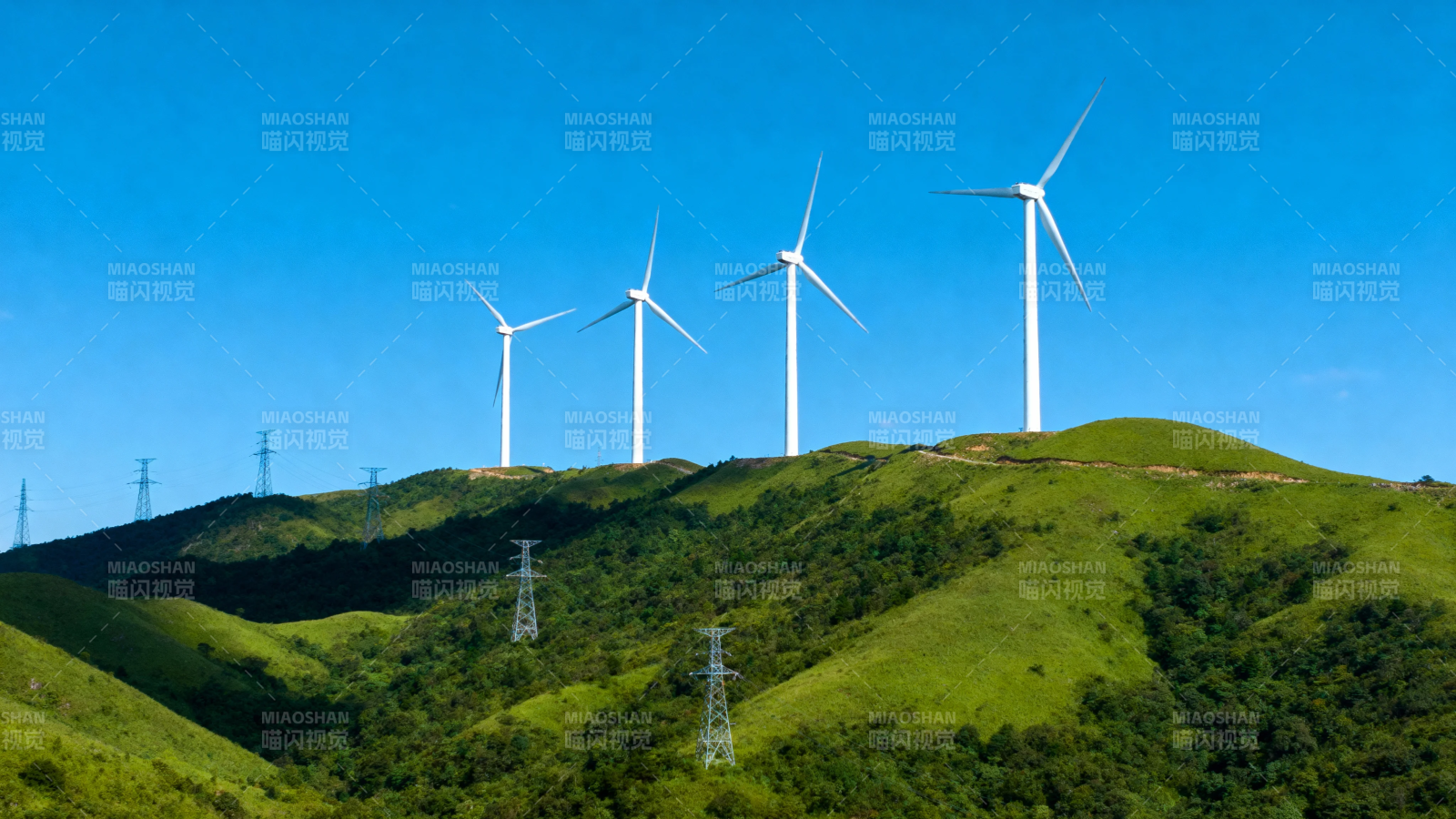 青山风电场 蓝天映绿坡图片