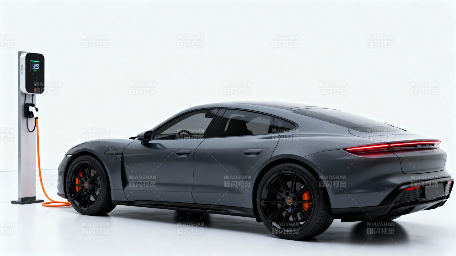 灰色保时捷充电中图片