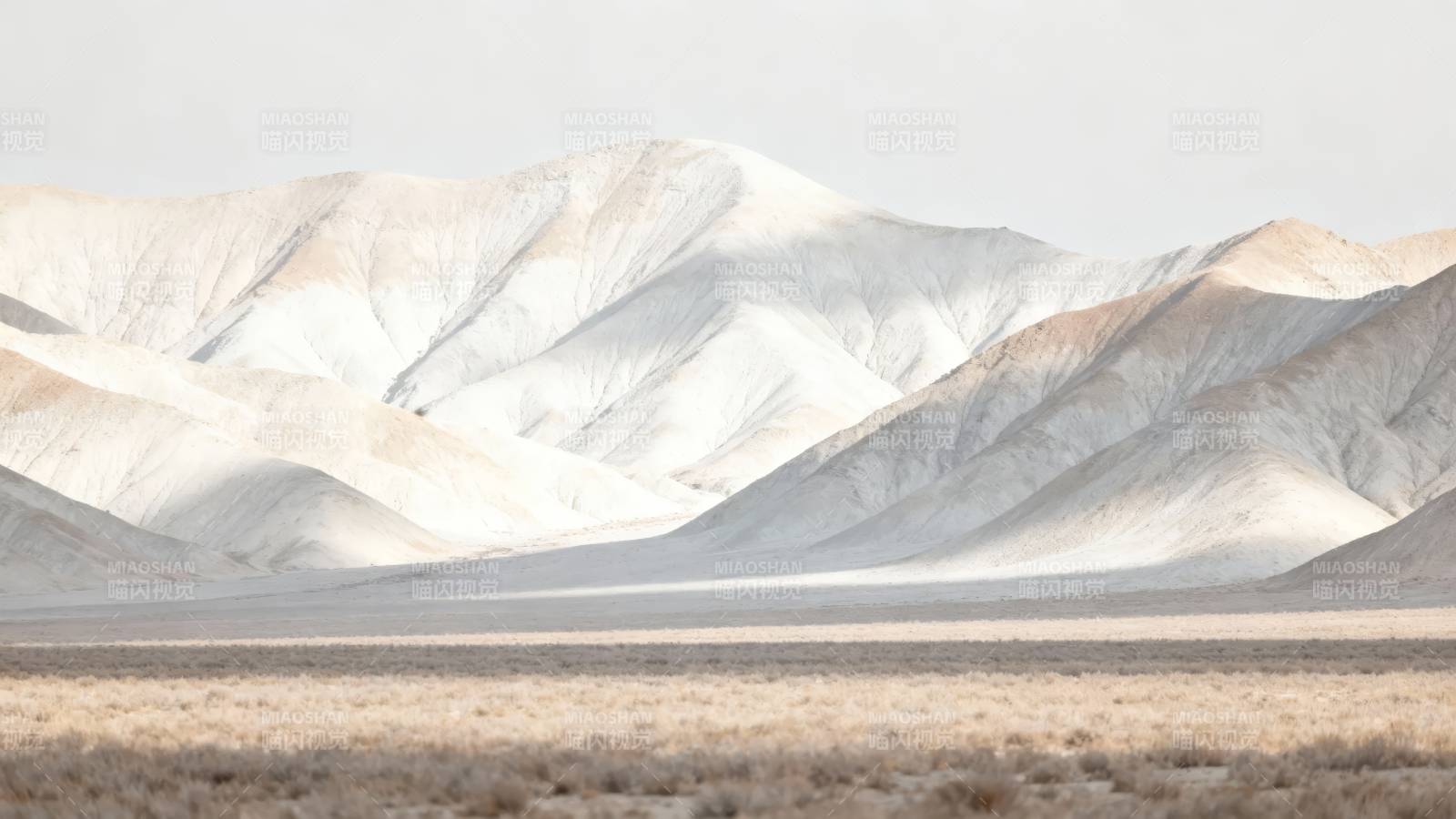 雪覆群山 荒原静默图片