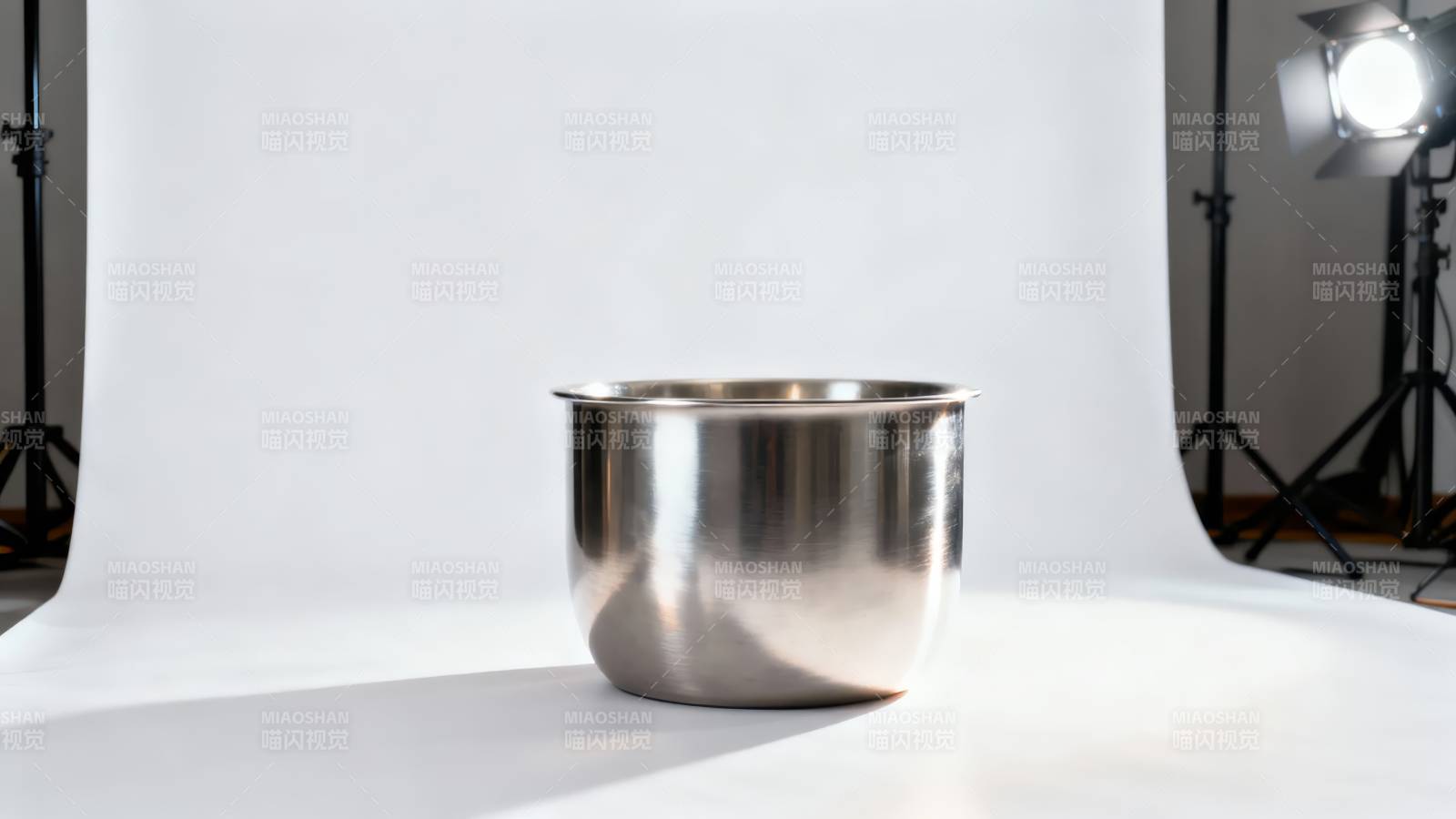 不锈钢盆静物摄影图片