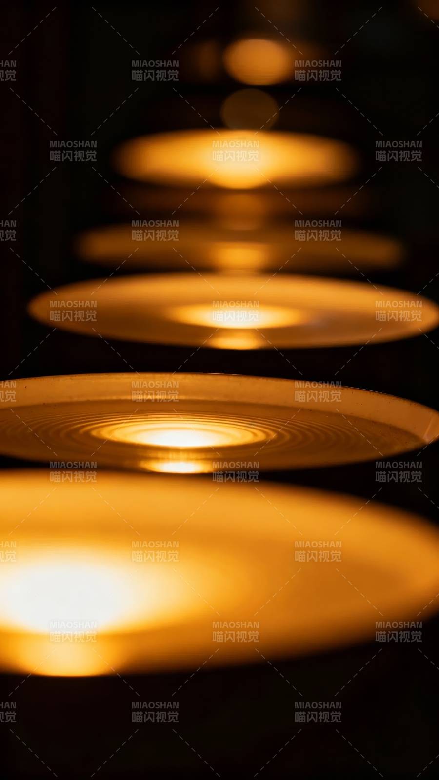 暖光叠影 静谧温柔夜图片