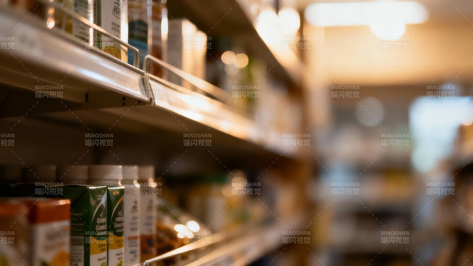 超市货架商品陈列特写图片