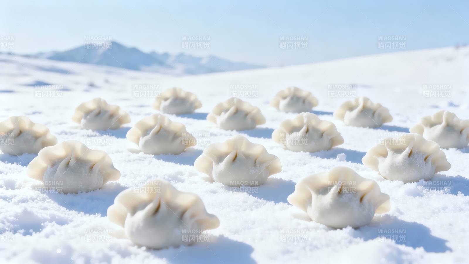 雪地里的小饺子们图片