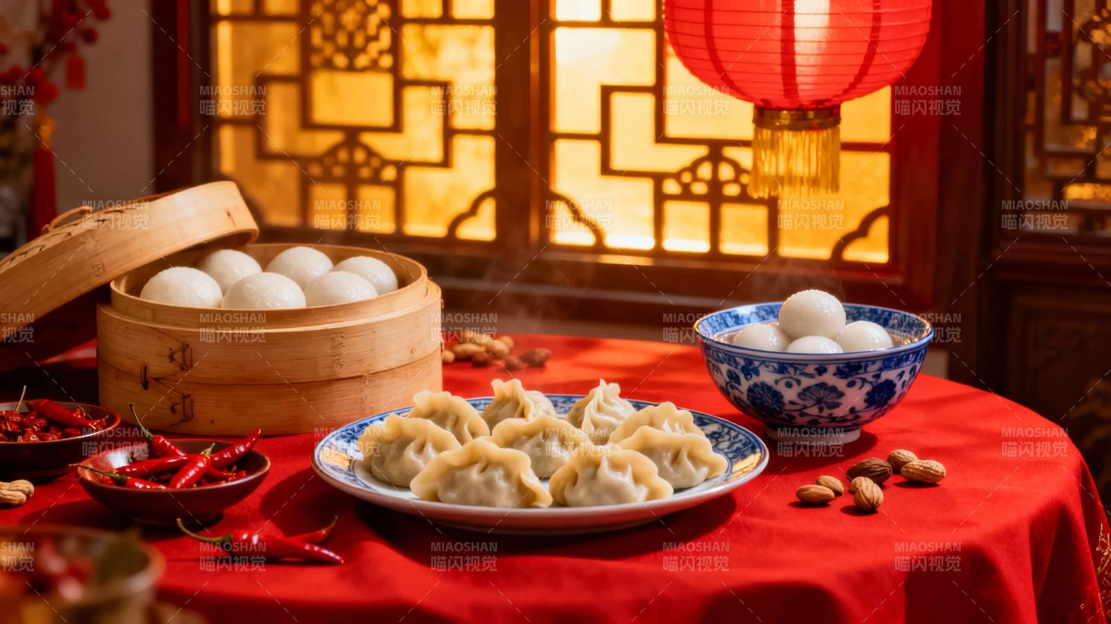 红灯笼下团圆宴图片