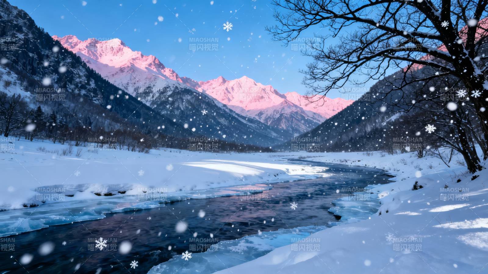 雪落山河 粉霞映冰河图片