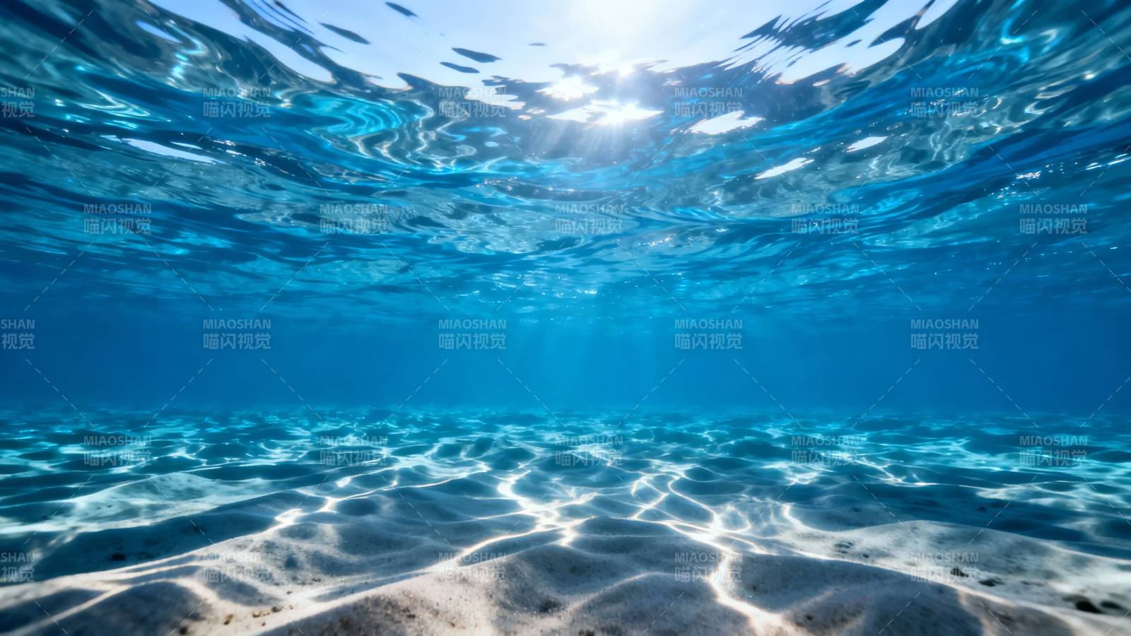 海底阳光洒落 沙纹如诗图片