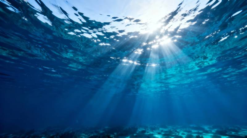 海底阳光穿透 蔚蓝梦幻世界图片