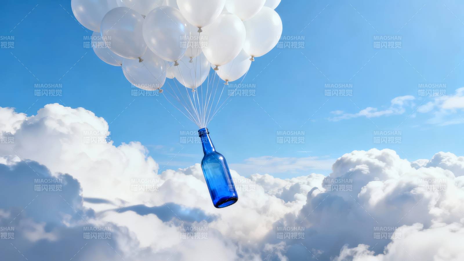气球携瓶飞云端图片