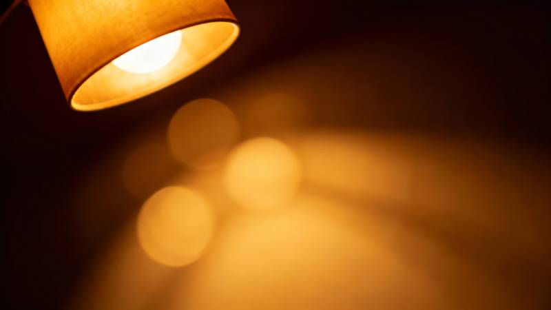 暖光吊灯 柔焦梦幻氛围图片