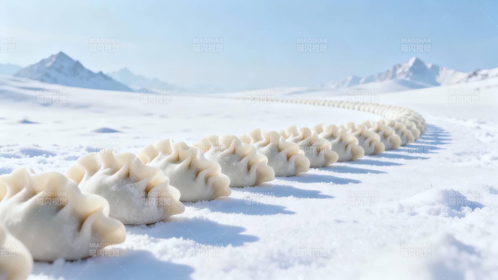 雪原饺子长龙蜿蜒向远山图片