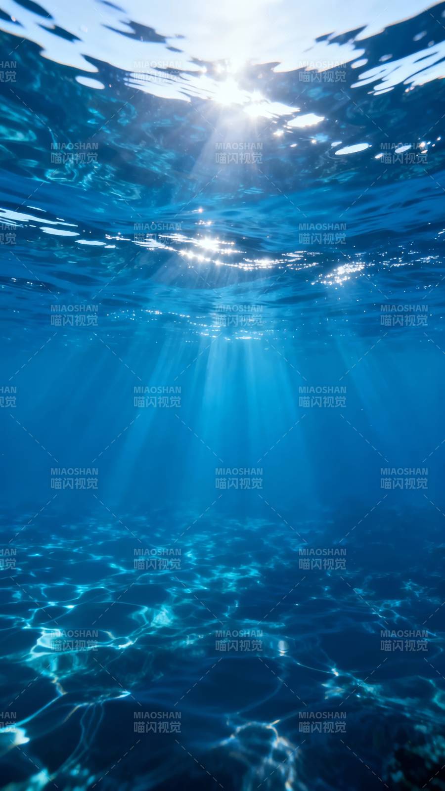 阳光穿透海底 蓝光如梦图片