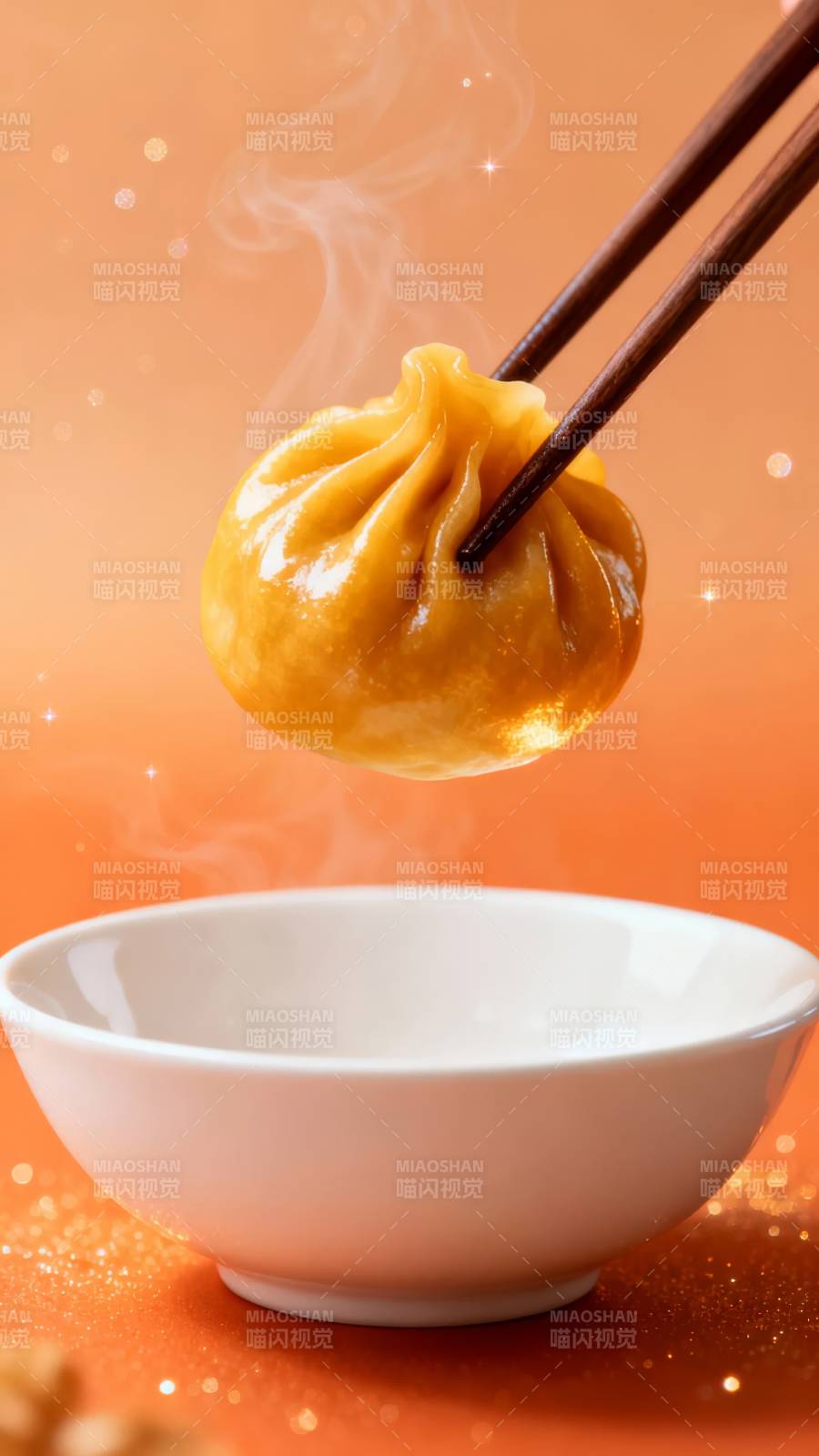 热气腾腾小笼包 筷子夹起香满屋图片