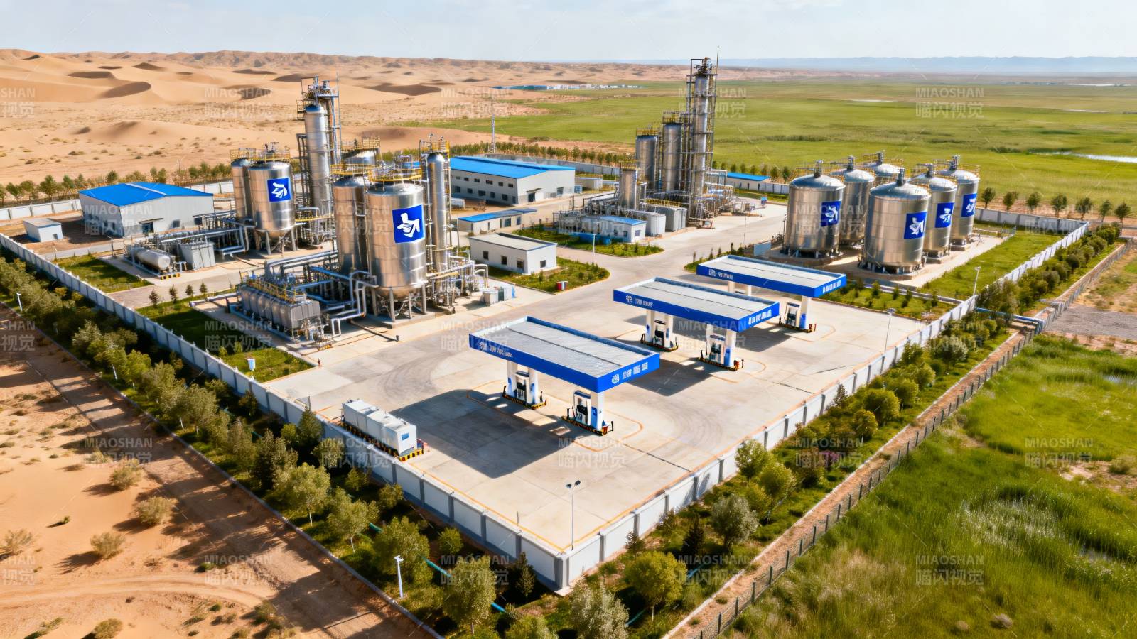 沙漠中的现代化能源基地图片