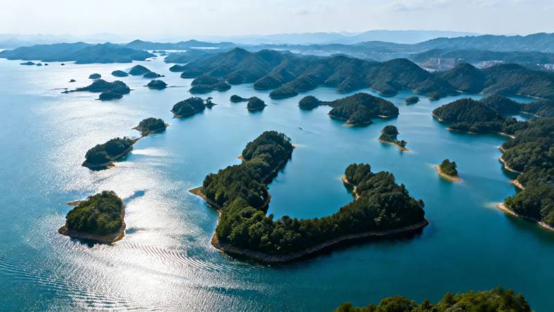 千岛湖碧波万顷 绿岛如珠图片