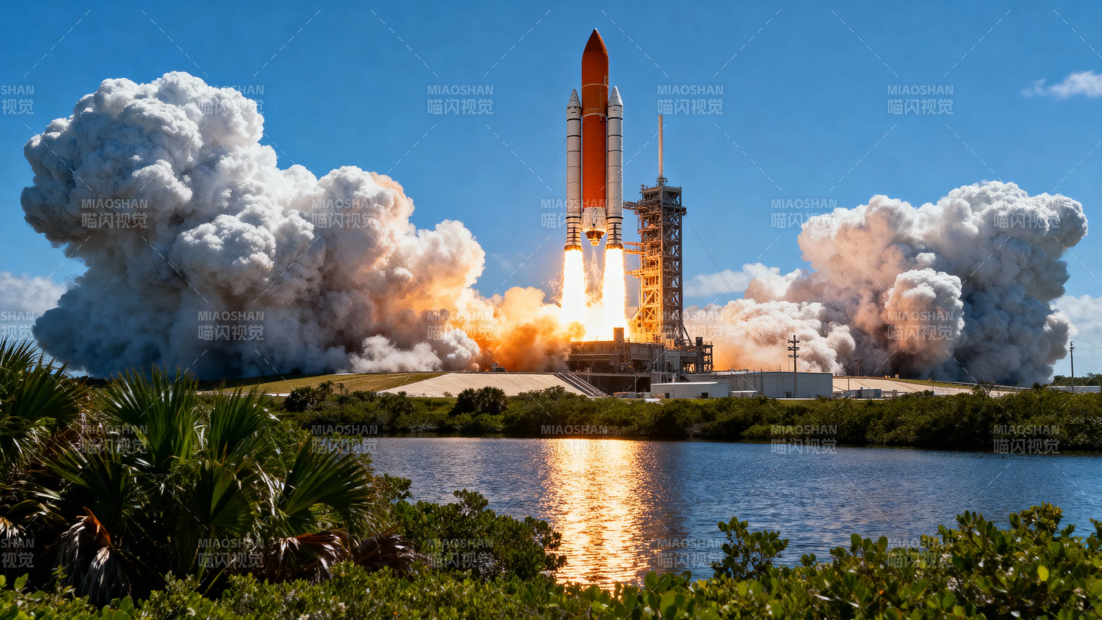 航天飞机发射升空瞬间图片