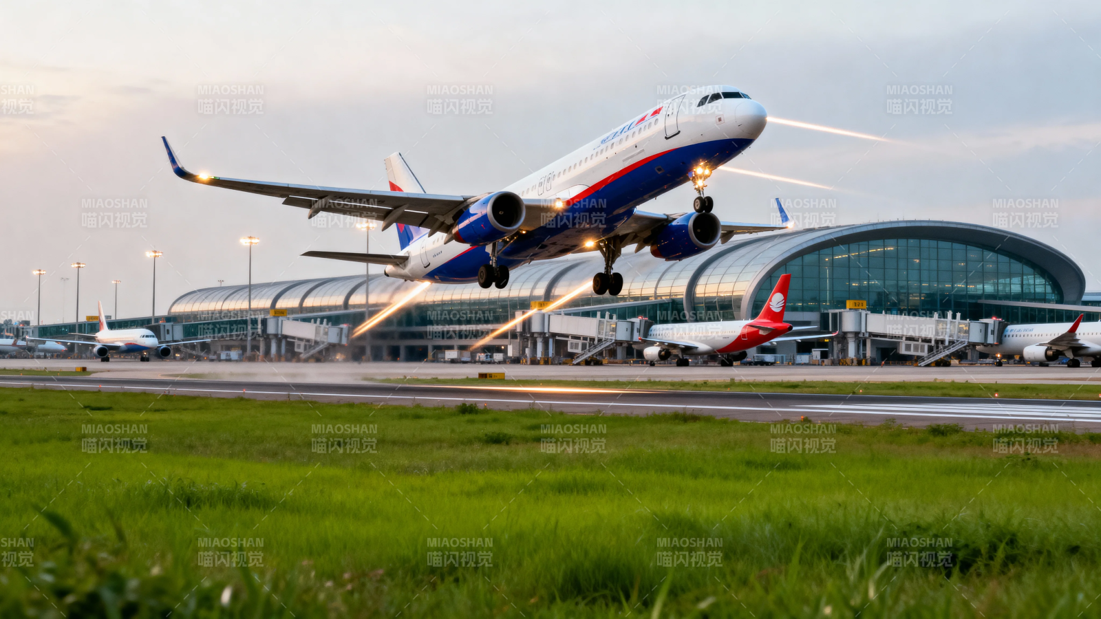 飞机起飞 机场繁忙景象图片