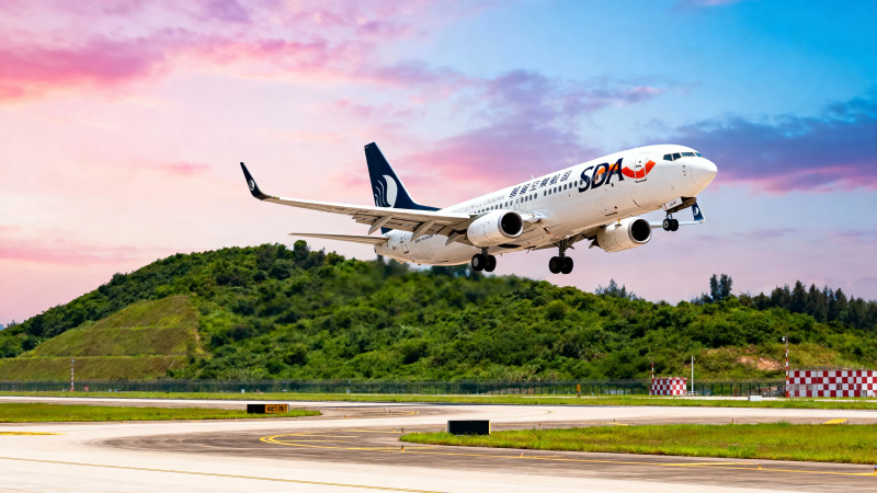 山景机场飞机起飞瞬间图片