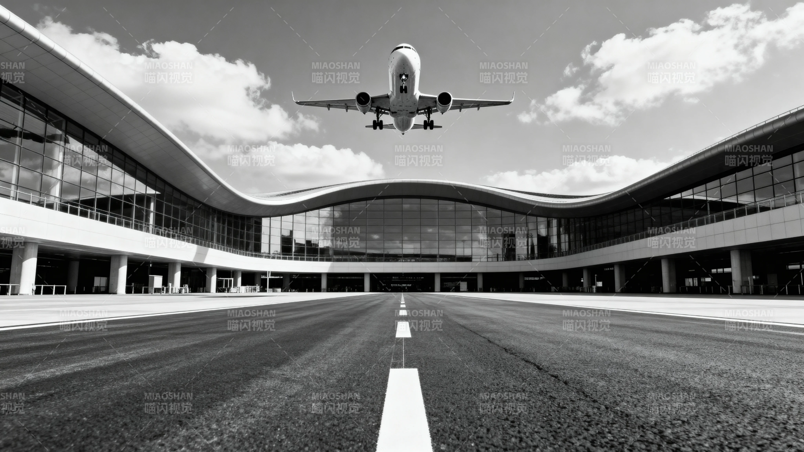 飞机降落现代机场航站楼图片