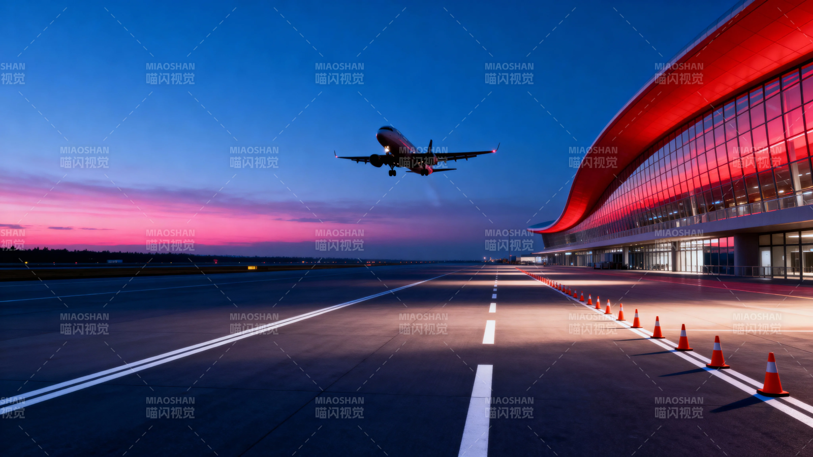 夜幕机场 飞机起飞瞬间图片