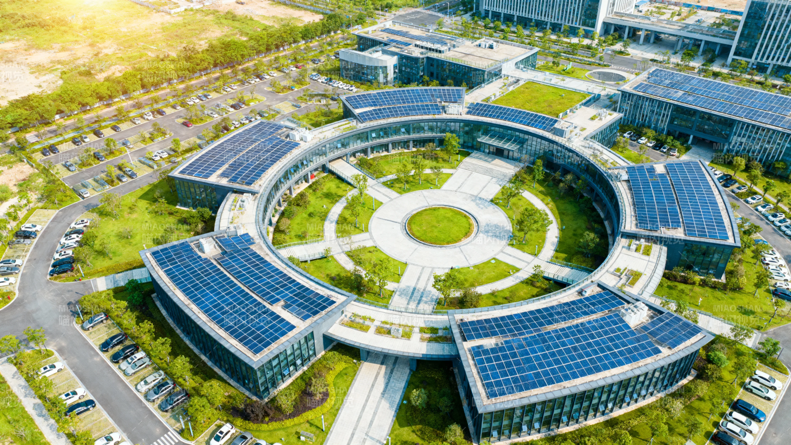 绿色环形科技园区航拍图图片