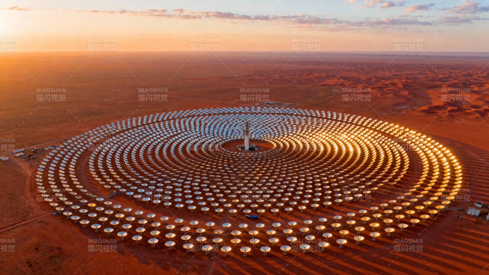 沙漠中的太阳能塔电站图片