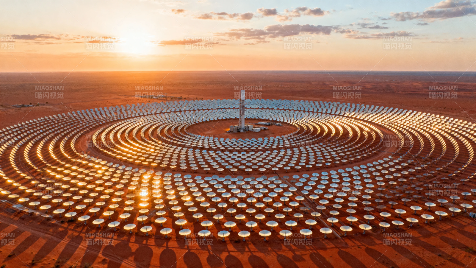 沙漠中的太阳能发电站图片